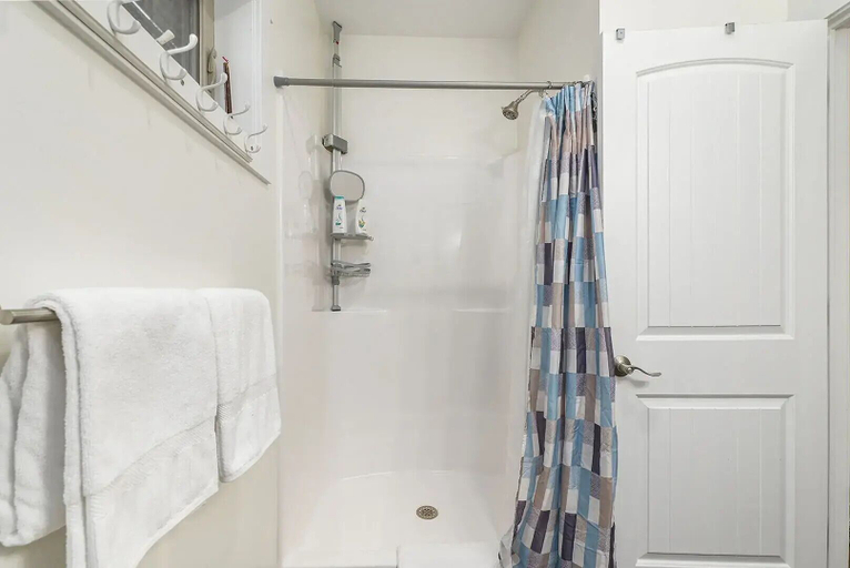 Bathroom 4, Overlooking Shoreline 2BDR Chalet 18396, Manistee