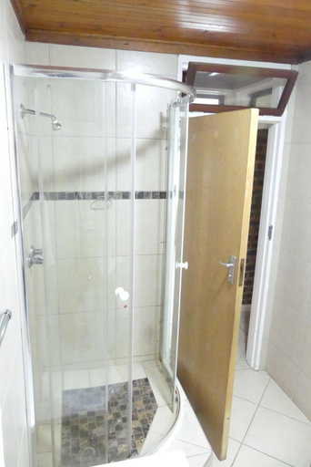 Bathroom 3, Flamingo, Umkhanyakude