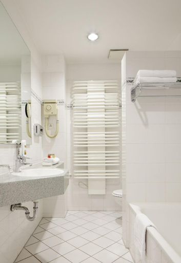 Bathroom 28