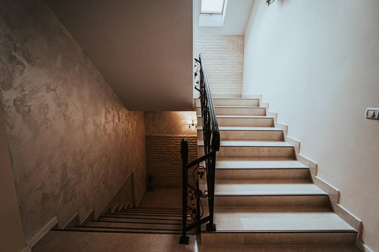 Others 4, Pensiunea Romana, Onesti