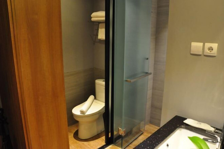 Bathroom 14