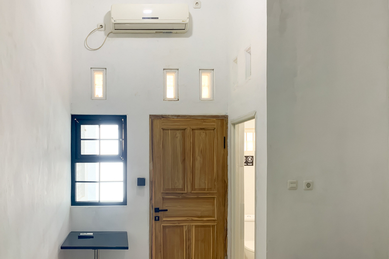 Urbanview Hotel Permata Syariah Garut - Tap to explore photos