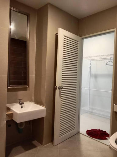 Bathroom 1, Baan Ampai Beach Hotel, Ko Samui