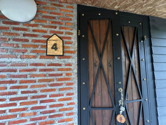 Exterior 8