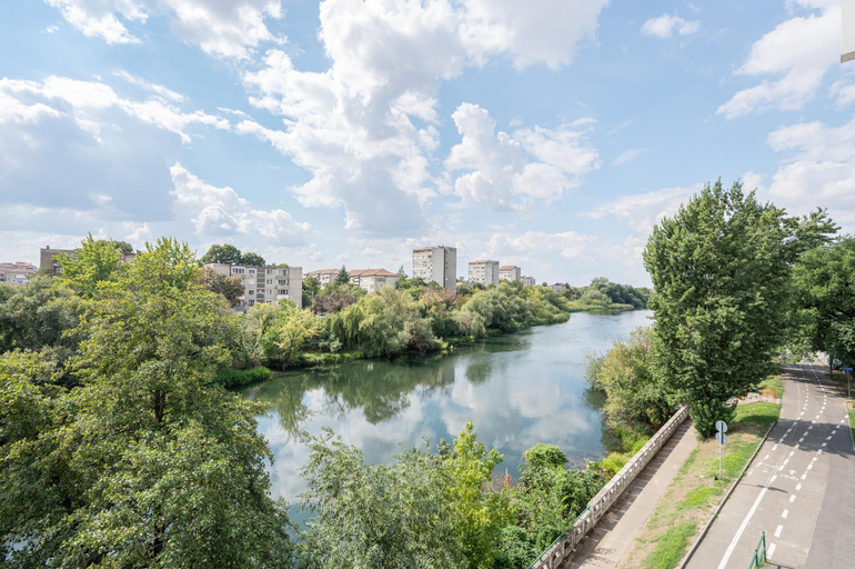 Others 5, Prima by the River, Oradea