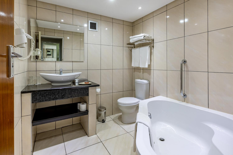 Bathroom 4, African Sky Newcastle Inn, Amajuba