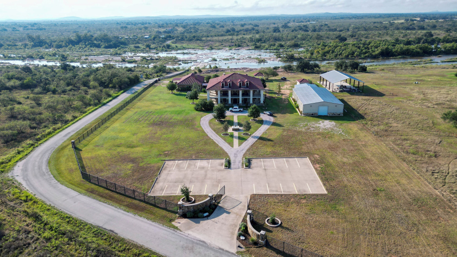 Exterior & Views 2, Bliss On The River, Llano