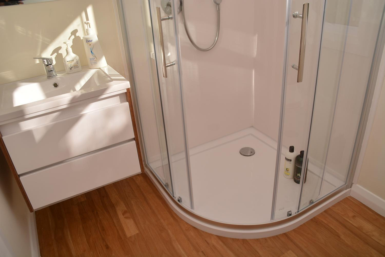 Bathroom 3, English Cherry Tree Manor, Waikato