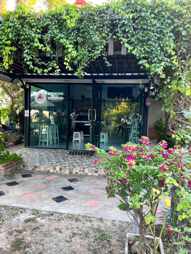 Exterior 8