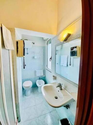 Bathroom 5, Albergo delle Rose, Reggio Di Calabria