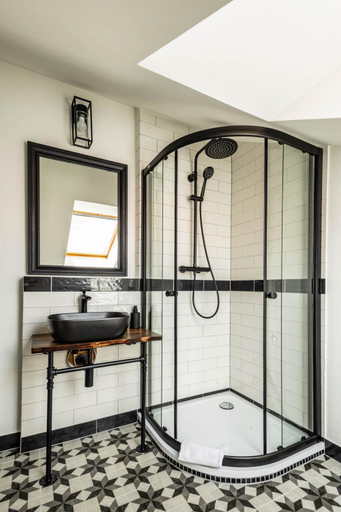 Bathroom 9