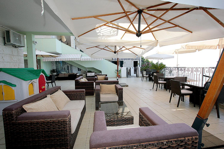 Food & Drinks, Montesan Luxury Apartments Beach Front