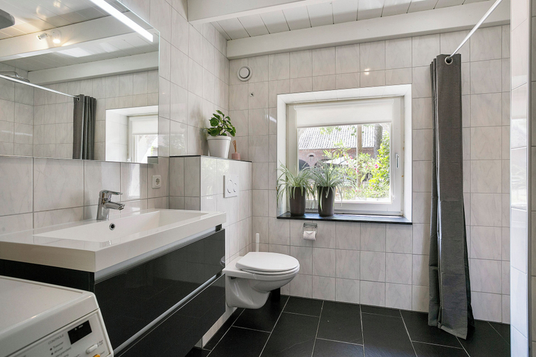 Bathroom 4, B&B De Grote Waaij, Bergen