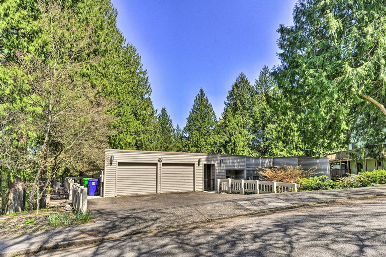 The Owls Nest with Hot Tub and Forest Views!, Multnomah