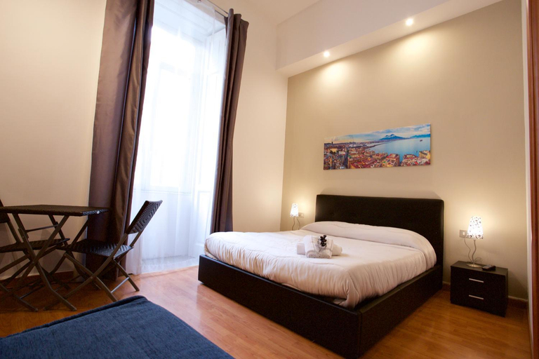 Others 1, B&B MetroNapoli, Napoli