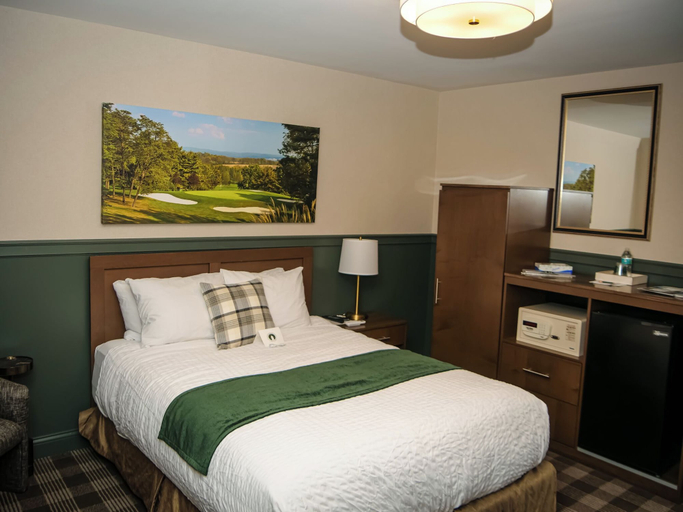 Bedroom 3, Moselem Springs Golf Club, Berks