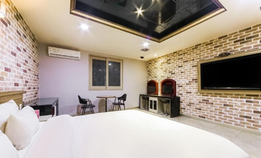 Bedroom 18