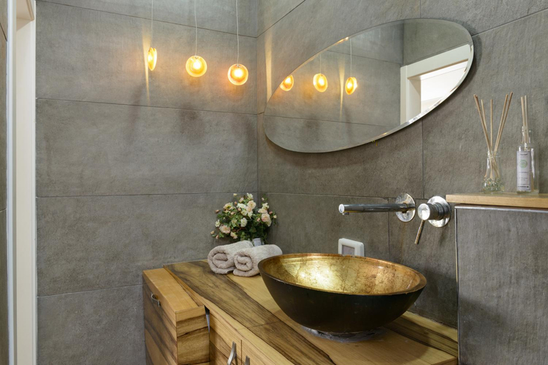 Bathroom 3, Sunset TLV Apartment - Ben Yehuda 175
