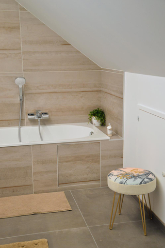 Bathroom 2, Plumes et Pinceaux, Luxembourg