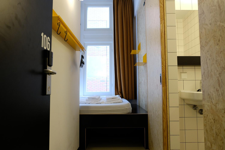 Bedroom 2, Hostel & Bar De Basis, Zwolle