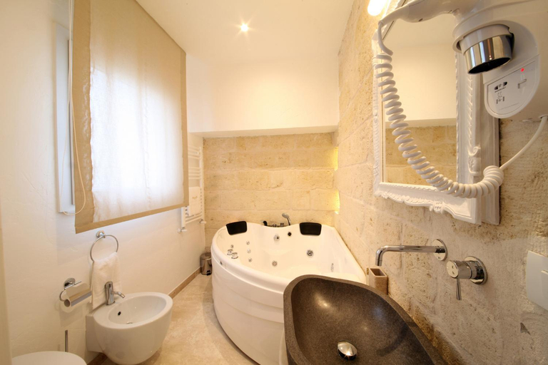Bathroom 5, Playa del Mar, Bari