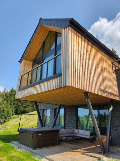 Exterior & Views