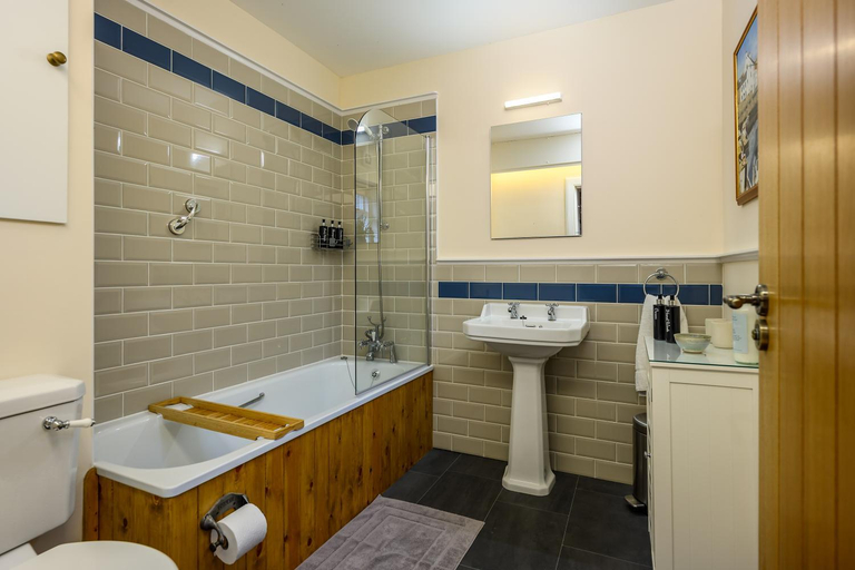Bathroom 2, Meldrums Apartments, Fife