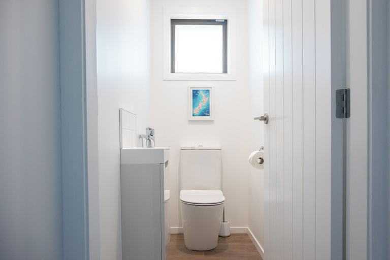 Bathroom 2, The Mackinnon, Carterton