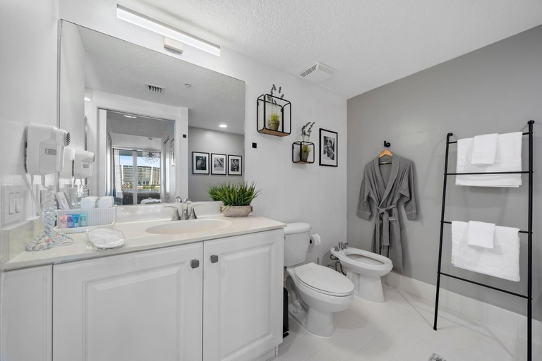 Bedroom 3, Waterfront luxury new apartment, Miami-Dade