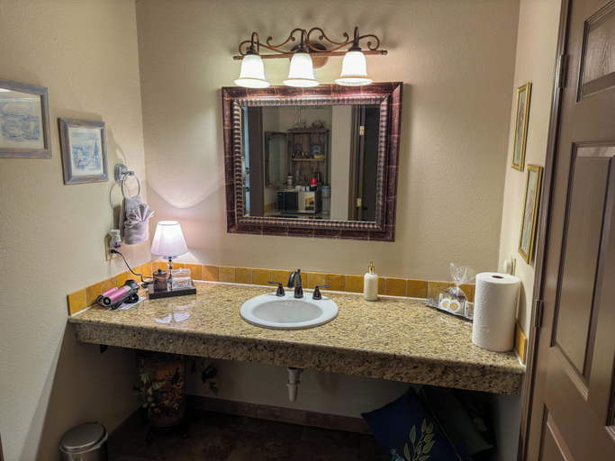 Bathroom 4, Bliss On The River, Llano