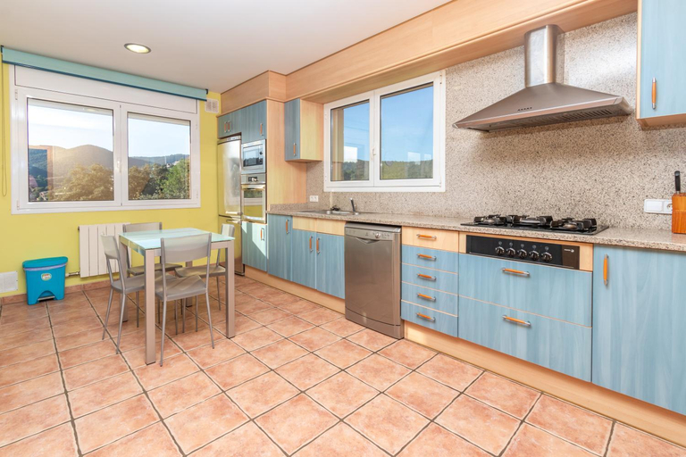 Others 5, Casa con piscina, Girona