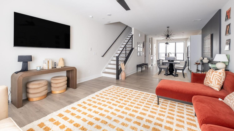 Others 4, Rooftop King Beds Near Light Rail & LoSo, Mecklenburg