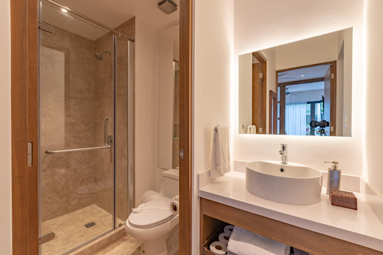 Bathroom 5, Ipana Condo, Rooftop Pools, Gym, Walk to Beach, Cozumel