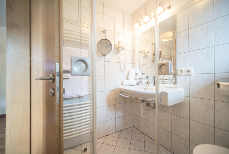 Bathroom 4, Wöscherhof, Schwaz
