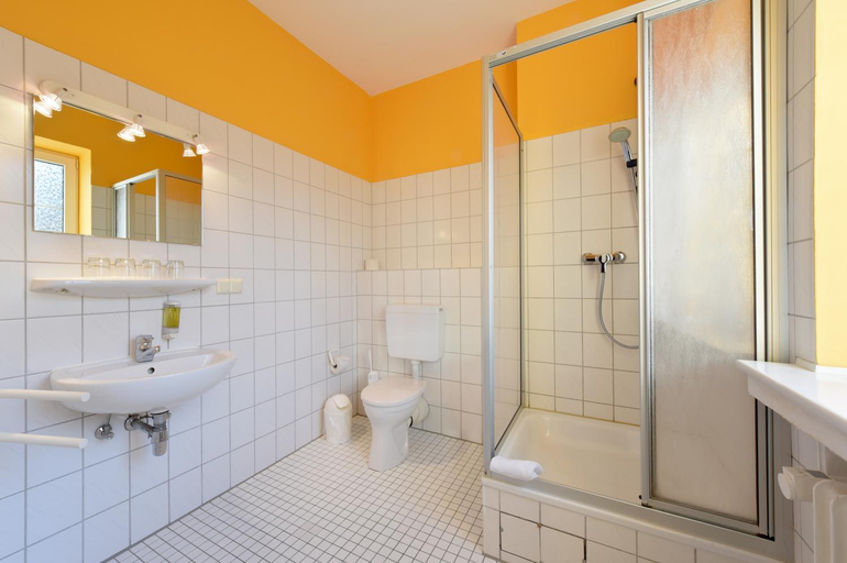 Bathroom 5, Bed'nBudget Expo-Hostel Rooms, Region Hannover
