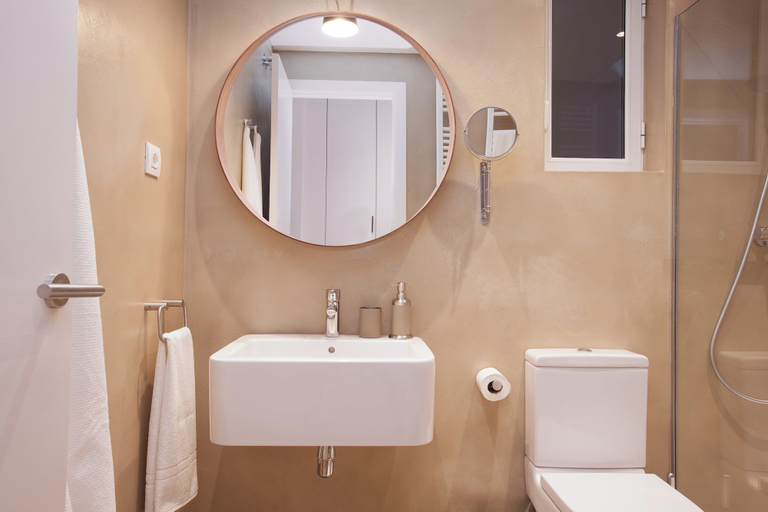 Bathroom 4, En Casa de Girona 17, Barcelona
