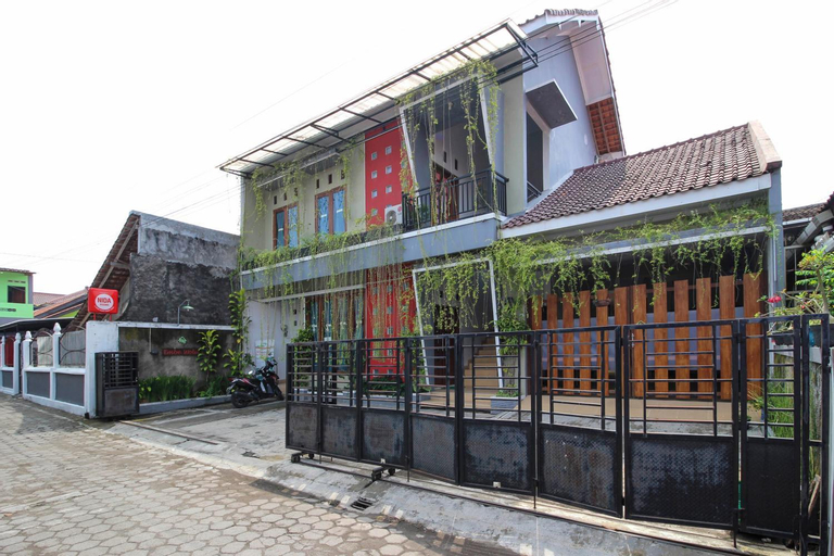 Exterior 4