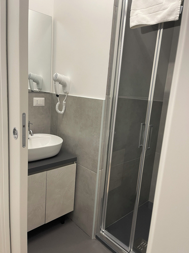 Bathroom 5, Central Suite 57, Torino