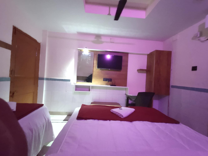 Bedroom 2, hotel yogeshwar, Mahesana