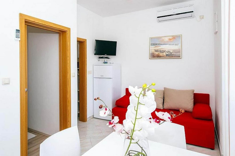 Others 5, Apartments Perinic, Nin
