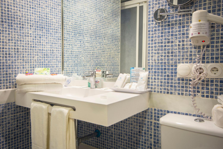 Bathroom 5, Benalmadena Palace Spa, Málaga