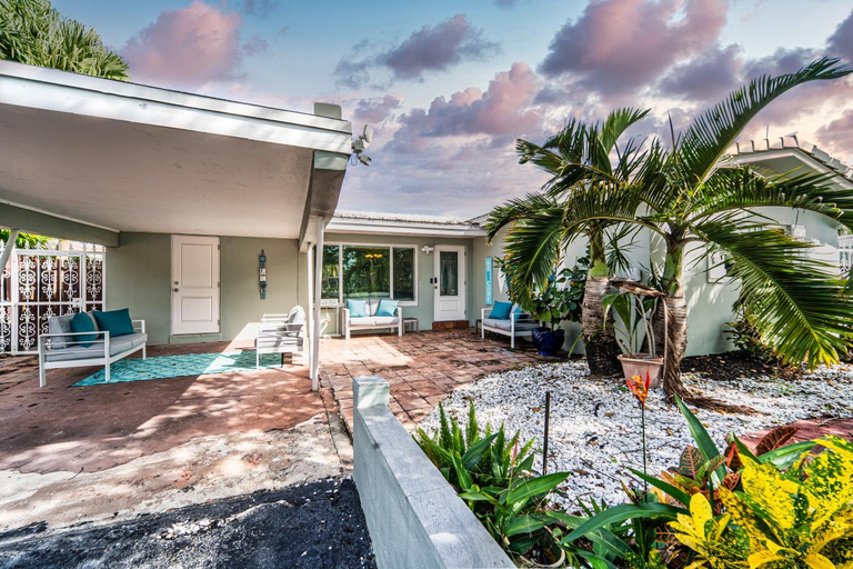 Exterior view 5, Central Waterfront Villa Salt Wtr Pool Near Beach, Broward