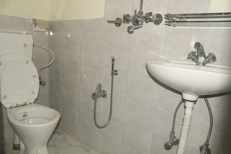 Bathroom 3, Gurkha Lodge, Gandaki