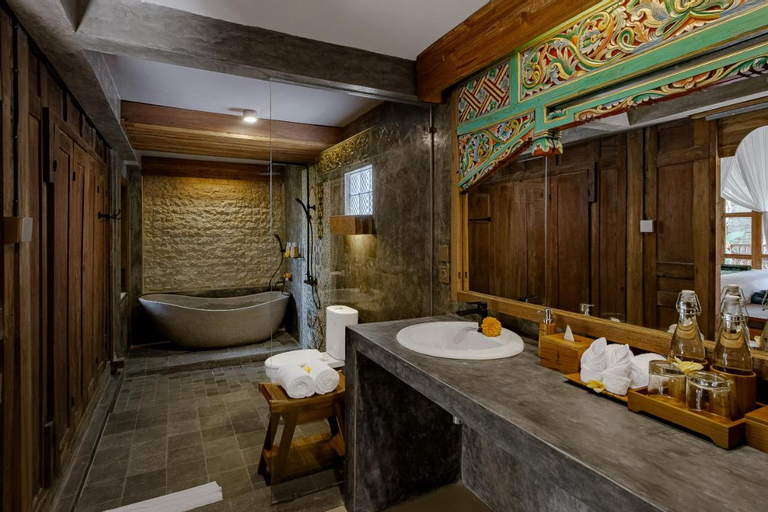 Bathroom 8