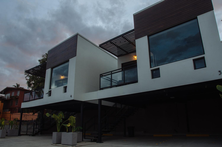 Exterior 4