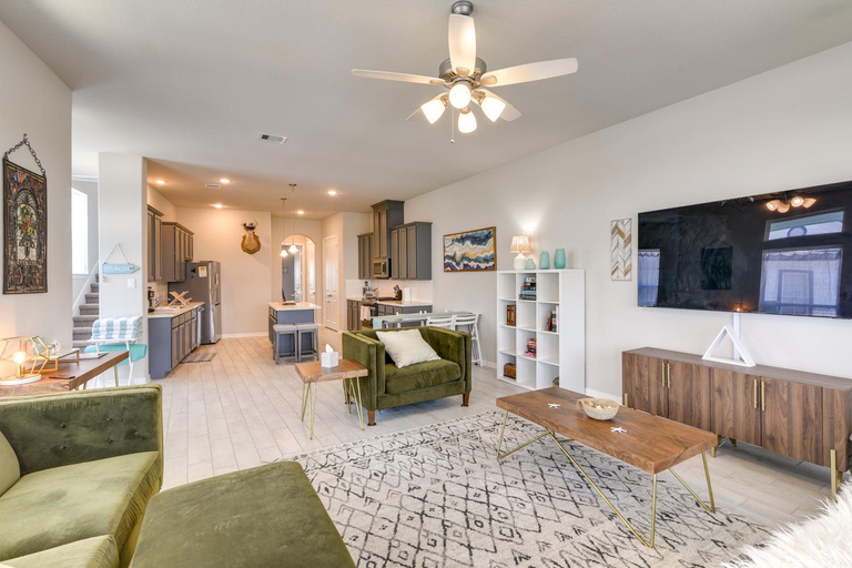 Others 5, La Porte Home w/ Balconies: Walk to Beach!, Houston