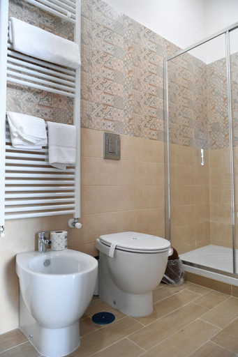 Others 4, B&B A due passi, Caserta