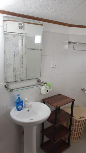 Bathroom 3, Paraiso Cave & Restaurant & Resort, San Francisco