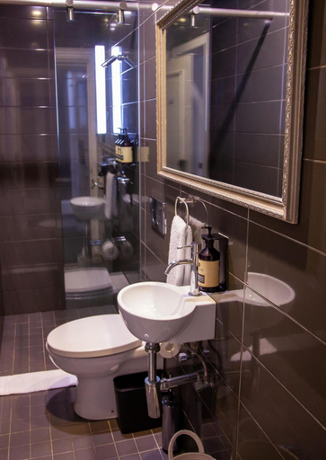 Bathroom 12