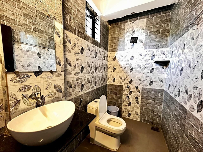 Bathroom 3, Bob Beach Hotel, North Goa